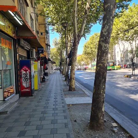 Louis Τίρανα